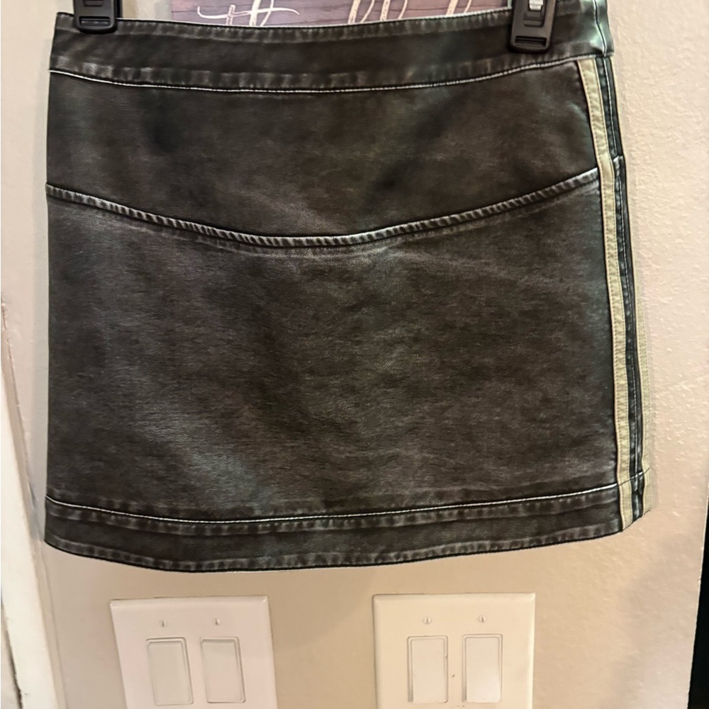 SO Black Mini Skirt with Zipper Accents - Picture 5 of 6